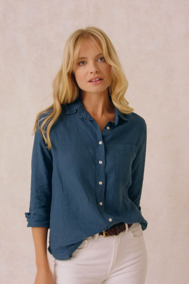 Garment dyed navy blue women’s shirt with back box pleat and curved hem. Effortless style, made to last. Cut from 100% linen to a boyfriend fit. Casual wear. Size XS, S, M, L, XL. Machine wash.