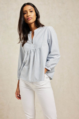 Pop over women’s top with cut away neckline and front panel with gathering for movement. The Aquilegia is a keeper, shaped with an ultra-flattering cut-away neckline and gathering at the front. Boyfriend fit. Casual wear. Size XS, S, M, L, XL. Made in Portugal. Machine wash.
