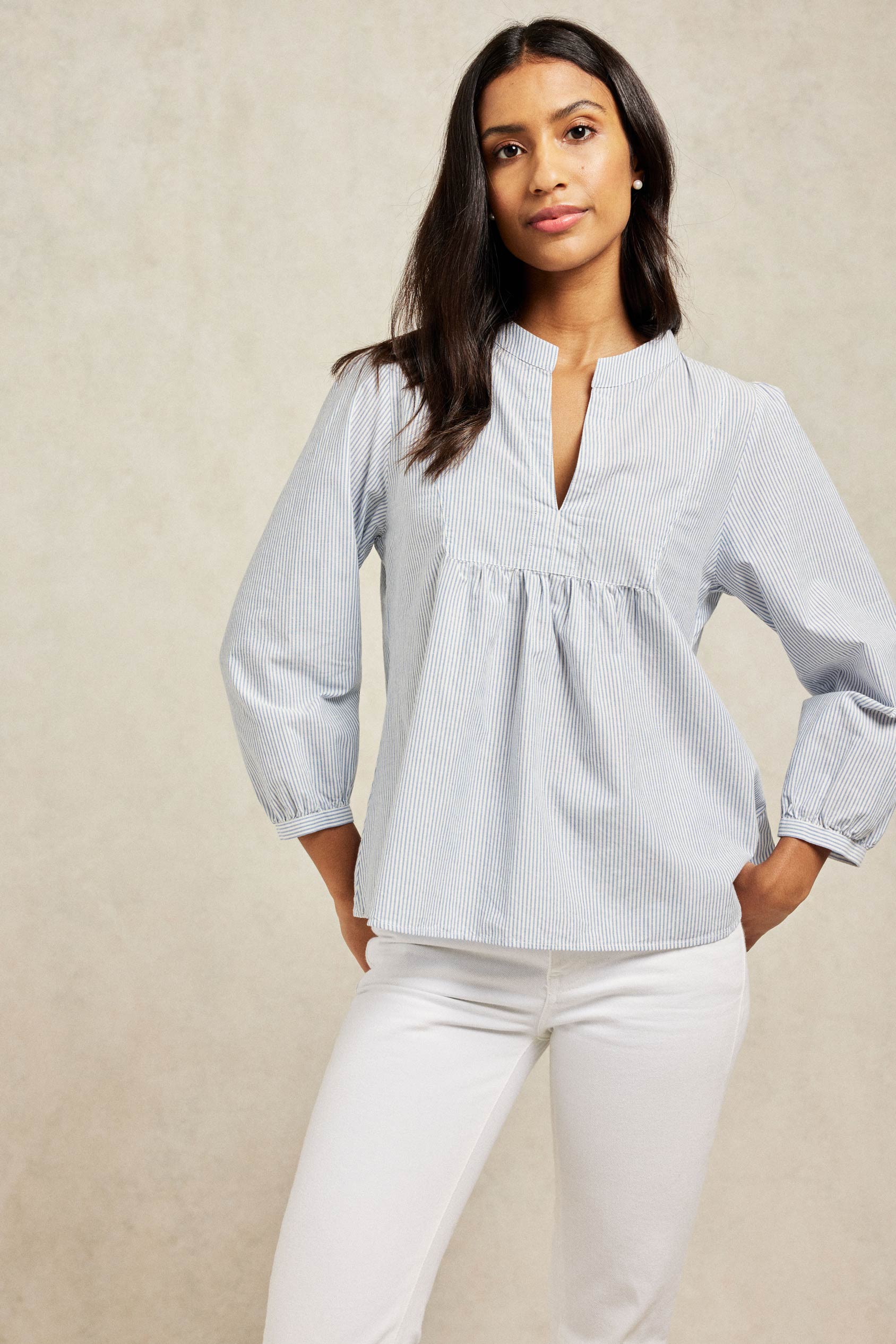 Pop over women’s top with cut away neckline and front panel with gathering for movement. The Aquilegia is a keeper, shaped with an ultra-flattering cut-away neckline and gathering at the front. Boyfriend fit. Casual wear. Size XS, S, M, L, XL. Made in Portugal. Machine wash.
