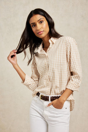 The Ashley women’s shirt is woven from cotton with a smidge of stretch. Gingham check shirt with keyhole cuff opening detail. Patterned with soft gingham checks. Casual wear. Size XS, S, M, L, XL. Made in Portugal. Machine wash.