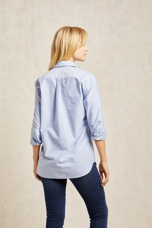 Classic collar boyfriend blue women’s shirt in lighter weight oxford fabric. 100% Cotton. Cut from cotton to an effortless fit with a classic collar and button cuffs. Casual wear. Size XS, S, M, L, XL. Machine Wash. Made in Portugal.