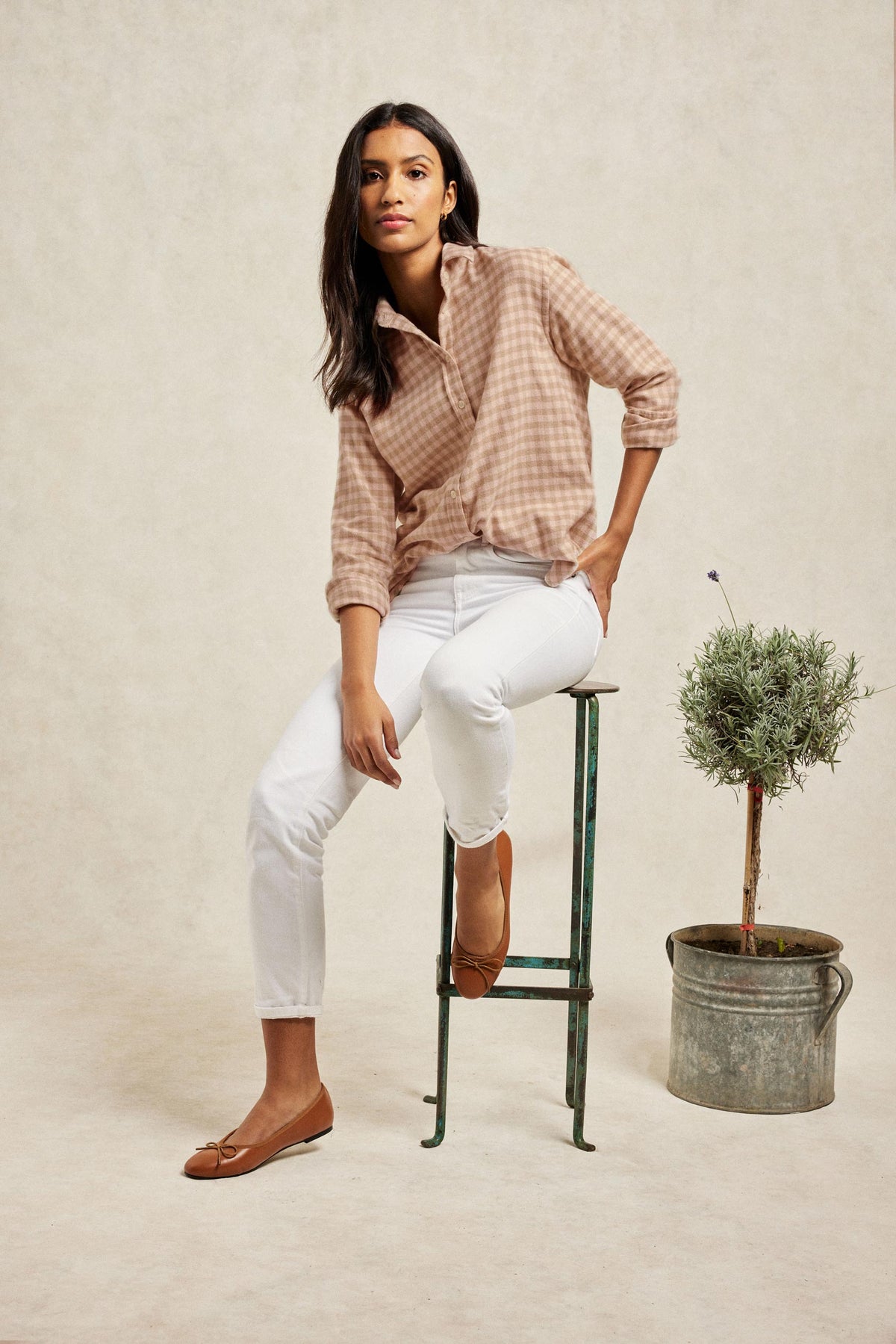 Soft brushed pale pink and light brown cotton gingham check women’s shirt. With centre back box pleat and curved hem for extra ease. Cut from brushed cotton to a boyfriend fit. Casual wear. Size XS, S, M, L, XL. Made in Portugal. Machine wash.