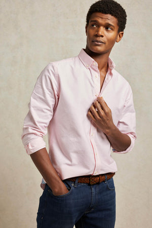 Soft cotton pink oxford shirt, heavily washed for a casual vintage look. 100% Cotton. Subtle Beaufort embroidery and a button-down collar. Classic style. Made in Portugal. Machine wash. Size S, M, L, XL, XXL.
