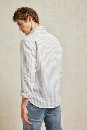 Striped men’s linen shirt with classic collar. 100% Linen. The Buckthorn shirt is cut from soft, breathable linen to a reliably rugged fit. Casual wear. Made in Portugal. Machine wash. Size S, M, L, XL, XXL.
