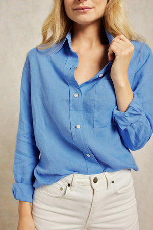 Garment dyed cornflower blue women’s shirt with back box pleat and curved hem. Effortless style, made to last. Cut from 100% linen to a boyfriend fit. Casual wear. Size XS, S, M, L, XL. Machine wash.