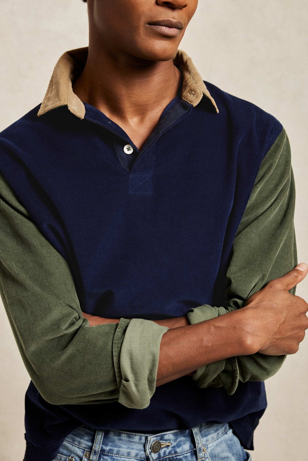 Overhead navy blue and green colour block needlecord deck shirt. 100% Cotton. It's cut from soft needlecord cotton with colour-blocked panelling. Buttons add an authentic touch. Casual wear. Size S, M, L, XL, XXL. Made in Portugal. Machine wash.