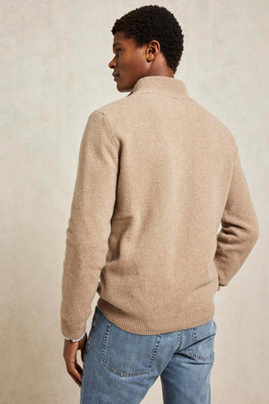 Super soft biscuit brown half zip men’s sweater with leather zip pull. The Colesbourne is a classic, knitted from plush Italian lambswool to a half zip fit. Casual wear, good for layering. Size S, M, L, XL, XXL.