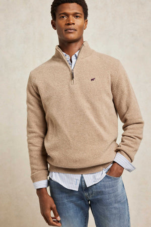 Super soft biscuit brown half zip men’s sweater with leather zip pull. The Colesbourne is a classic, knitted from plush Italian lambswool to a half zip fit. Casual wear, good for layering. Size S, M, L, XL, XXL.