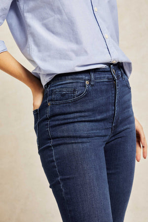 Elham skinny blue jeans in a flattering mid-rise cut. Stretch for comfort. Mid wash denim skinny jean. Smart casual wear. Size 6,8,10,12,14,16,18. Made in Portugal. Machine wash.