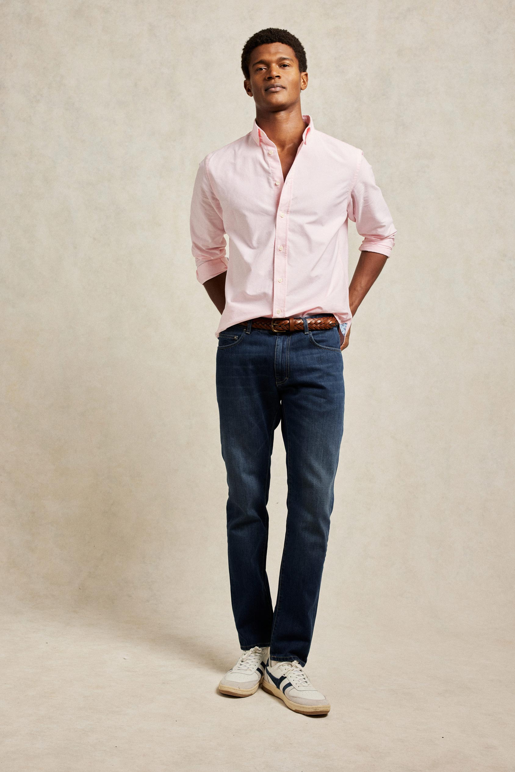 Classic 5 pocket men’s straight cut jeans in a mid wash denim. Cut from 100% pure cotton denim to a straight-leg profile in a mid-blue wash. Made in Portugal. Casual wear. Machine wash. Size 30,32,34,36,38.