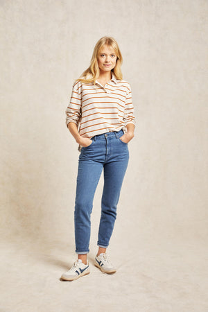 The Honeysuckle women’s rugby is patterned with pecan-brown stripes and cut with a subtly cropped hem. Stripe cotton rugby with super soft feel fabric with a twill collar and rubberised buttons. Casual wear. Size XS, S, M, L, XL. Machine wash.