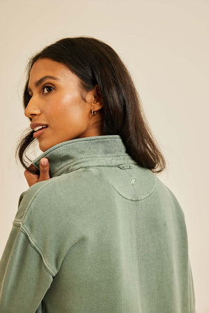 The Kittisford is a trusty staple, cut from cotton with a subtle faded wash. Loopback women’s green khaki sweatshirt in classic rugby style, garment dyed for vintage look. A soft, vintage-inspired sweat. Casual wear. Size XS, S, M, L, XL. Machine wash.