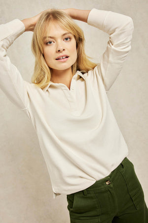 The Kittisford is a trusty staple, cut from cotton with a subtle faded wash. Loopback women’s ecru white cream sweatshirt in classic rugby style, garment dyed for vintage look. A soft, vintage-inspired sweat. Casual wear. Size XS, S, M, L, XL. Machine wash.