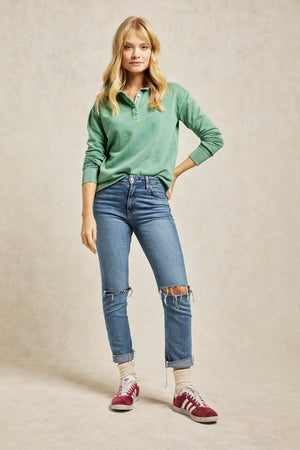 The Kittisford is a trusty staple, cut from cotton with a subtle faded wash. Loopback women’s green sweatshirt in classic rugby style, garment dyed for vintage look. A soft, vintage-inspired sweat. Casual wear. Size XS, S, M, L, XL. Machine wash.