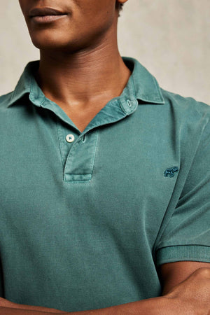 Classic cotton pique garment dyed emerald green men’s polo shirt washed for a soft touch. 100% cotton. With a subtle faded wash. Casual wear. Machine wash. Size S, M, L, XL, XXL.