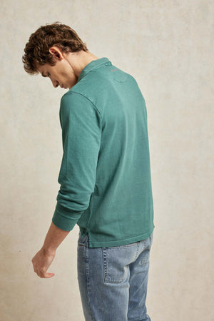 Long sleeve pique garment dyed emerald green men’s polo shirt washed for a soft touch. 100% cotton. Cut from classic cotton pique with a subtle vintage wash. Casual wear. Machine wash. Size S, M, L, XL, XXL.