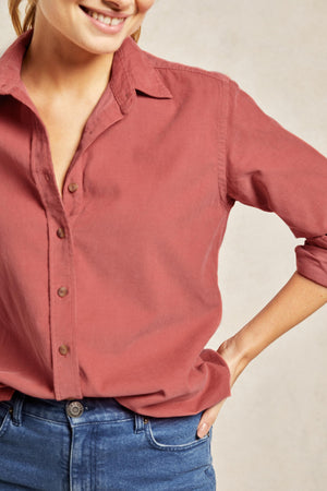 Fine needle cord women’s maple terracotta shirt with a back box pleat and curved hem for ease. 100% Cotton. Cut from soft needlecord to a classic fit with tortoiseshell buttons. Casual wear. Size XS, S, M, L, XL. Made in Portugal. Machine wash. Boyfriend fit.