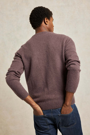 Super soft lambswool brown mocha coloured men’s crew neck jumper, heavily brushed for a vintage effect. 100% lambswool. Super-soft, tactile touch. Casual wear. Size S, M, L, XL, XXL.