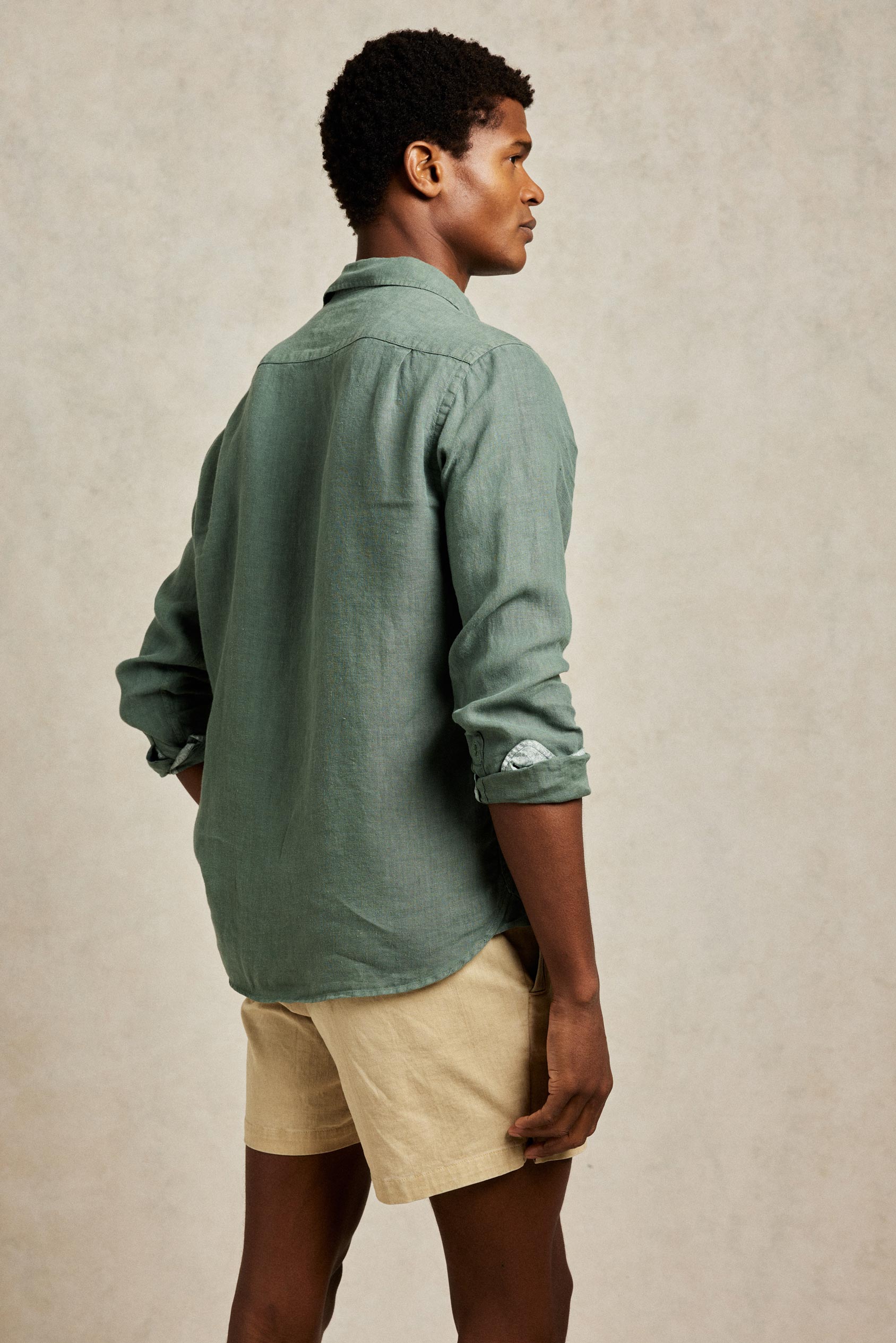 Linen garment dyed khaki men’s green shirt with classic collar. 100% Linen. Cut from soft linen to an immaculate fit with a classic collar. Casual wear. Made in Portugal. Machine wash. Size S, M, L, XL, XXL.
