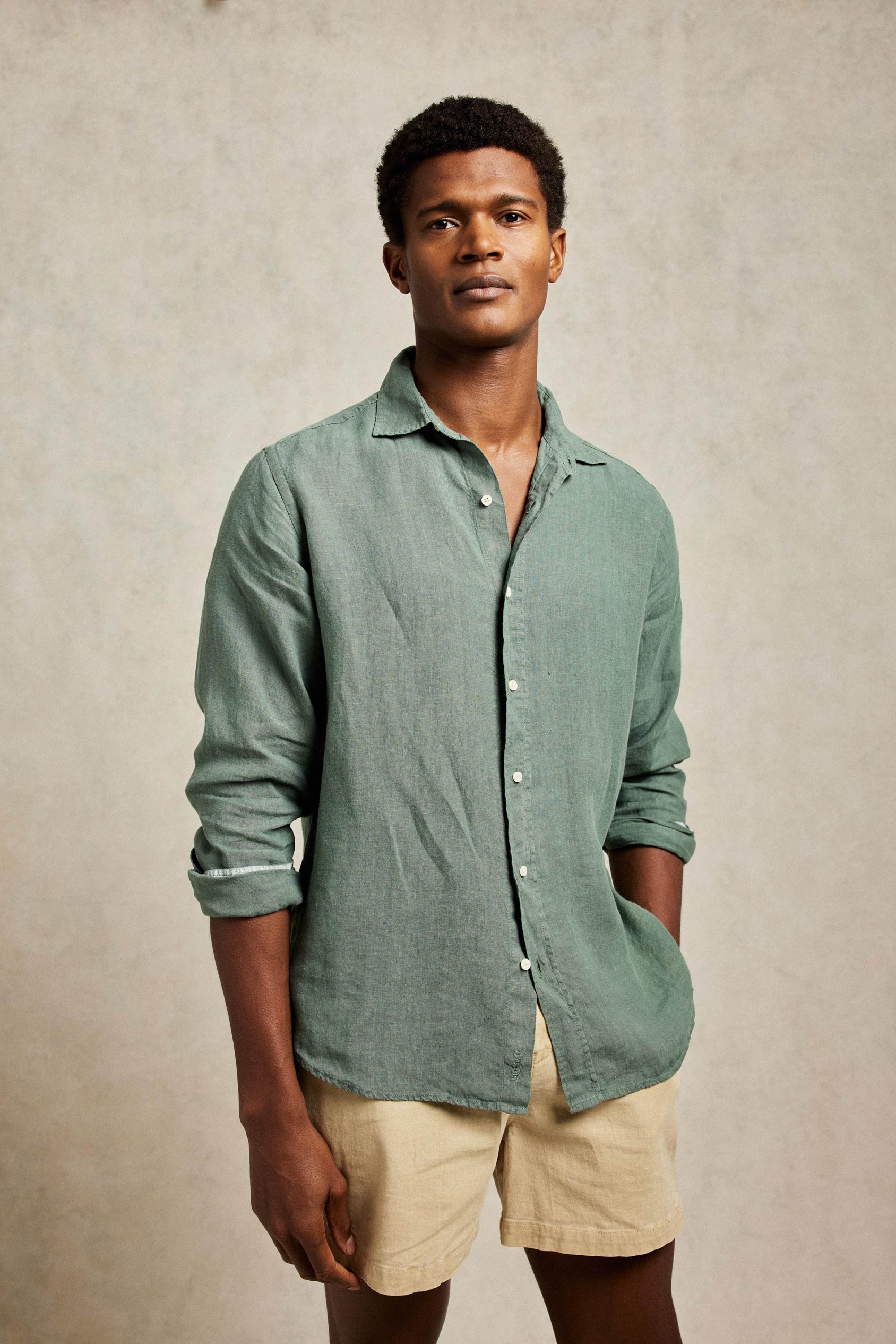 Linen garment dyed khaki men’s green shirt with classic collar. 100% Linen. Cut from soft linen to an immaculate fit with a classic collar. Casual wear. Made in Portugal. Machine wash. Size S, M, L, XL, XXL.