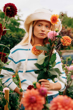 Cornflower-blue stripes add nautical notes to the Whitebeam women’s sweat. Loopback sweatshirt with cut away collar and extended V-neck. Woven from soft cotton to a relaxed fit. A soft, vintage-inspired sweat. Casual wear. Size XS, S, M, L, XL. Machine wash.