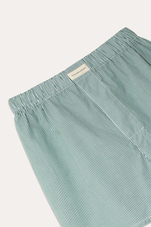 Fine stripe green poplin boxers. Cut from pure 100% cotton with a soft elasticated waist. Upgrade your top drawer with a pair of stripy Beaufort boxer shorts. Made in Portugal. Machine Wash. Underwear. Size S, M, L, XL, XXL.
